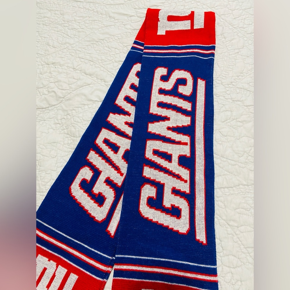 Forever Collectibles Blue and Red Giants Scarf - Picture 4 of 6